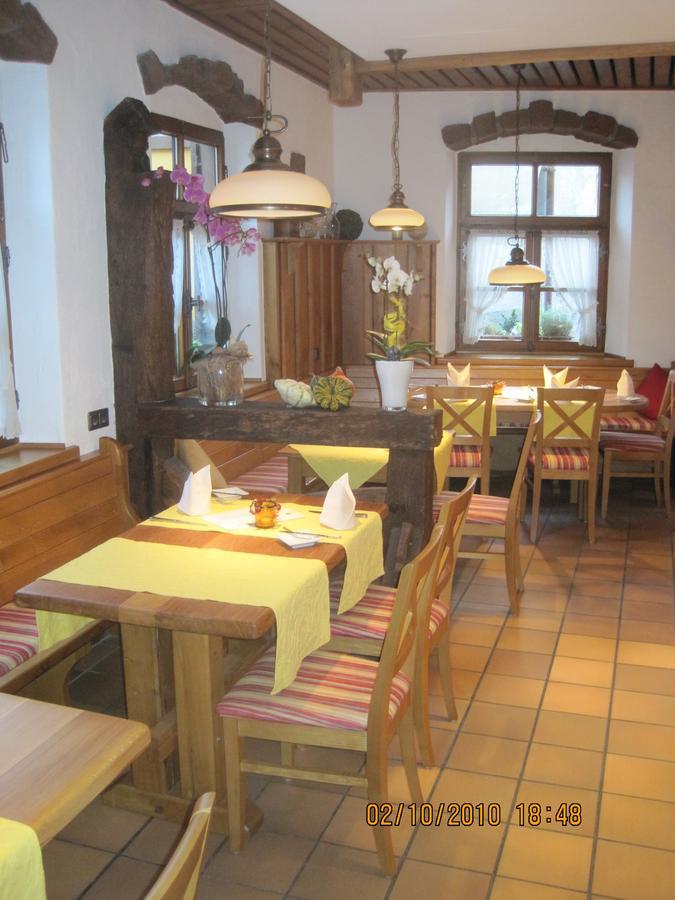 Ellenbergs Restaurant & Hotel Hessheim Exterior photo